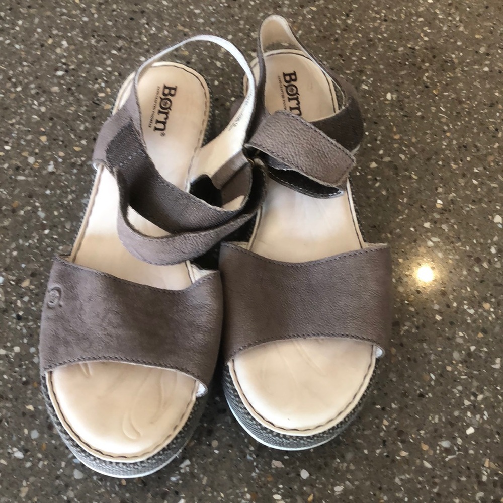 Born women sandals size 9m.